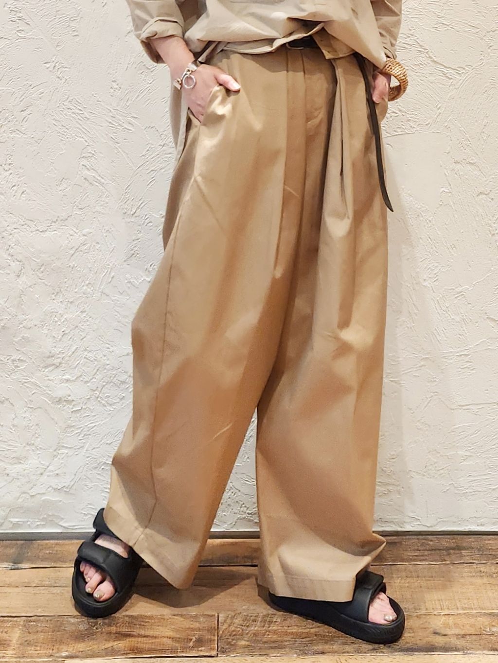 SUNDAY ハンサムチノパンツのコーディネートスナップ（N.N）｜journal
