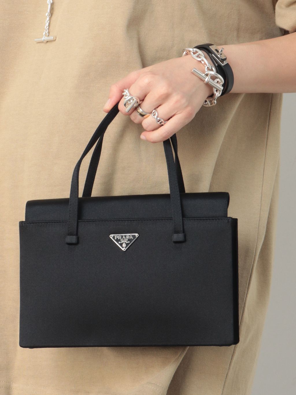 PRADA/プラダ】handbag satinのコーディネートスナップ（Sayaka