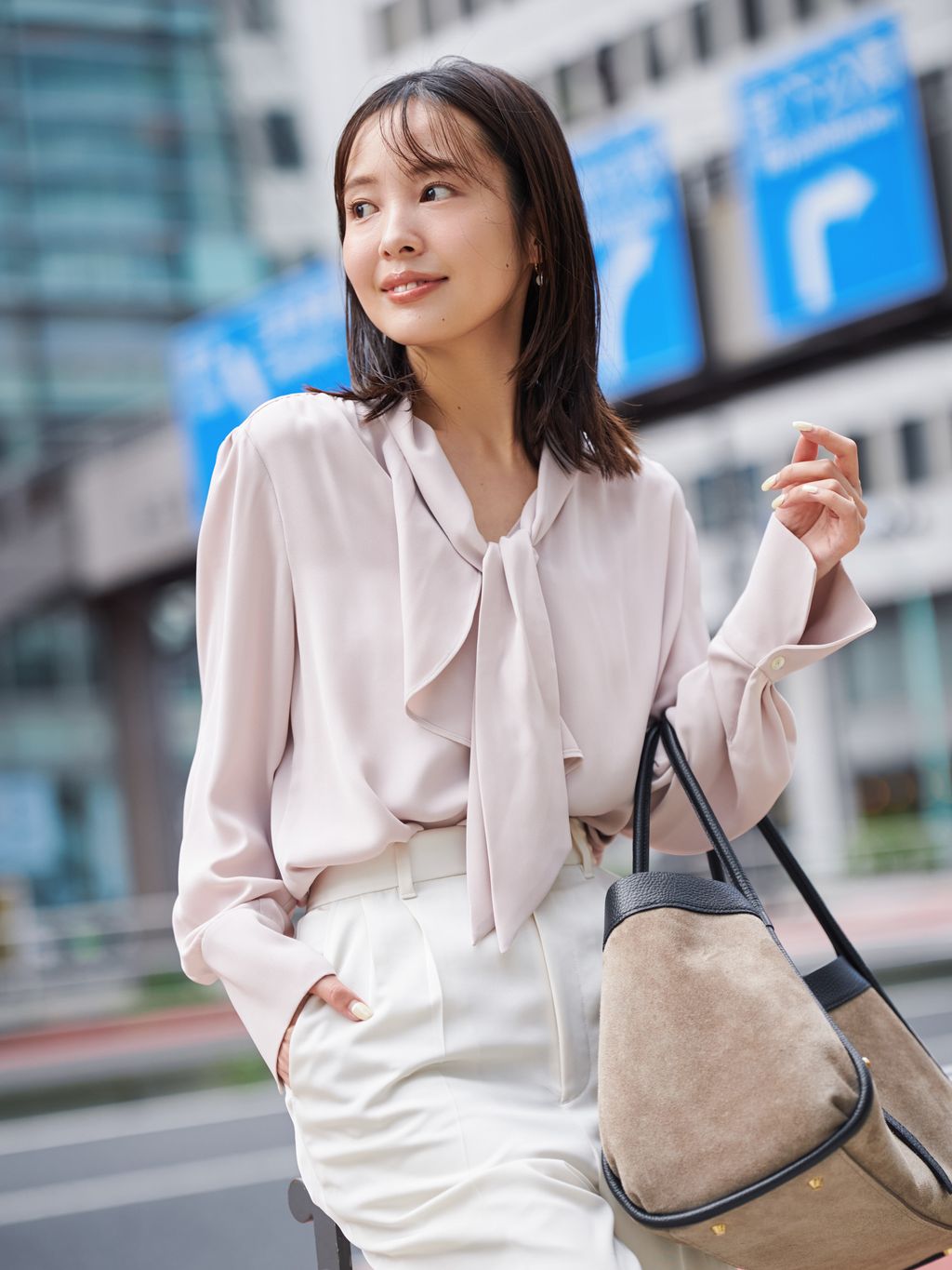 ○《WEB&日本橋店限定追加》ロイヤルサテンボウタイブラウスの