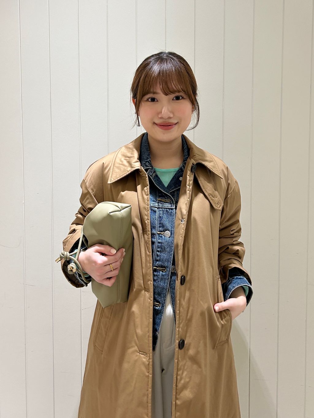 撥水中綿ステンカラーコートのコーディネートスナップ（hina）｜SLOBE