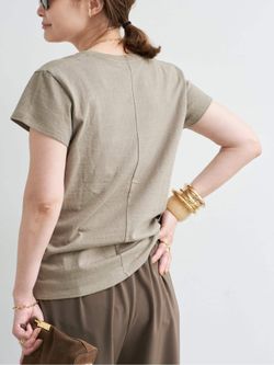 CALUX/キャラクス】 Vネック Tシャツのコーディネートスナップ（MIZU
