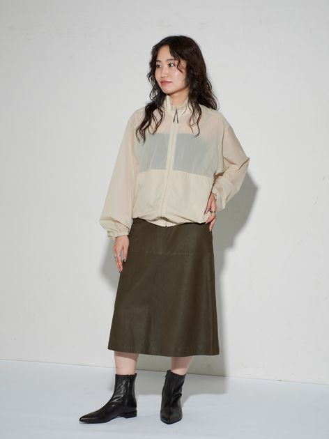 GRISEレザーARTISANフラワーカットフラットのコーディネートスナップ