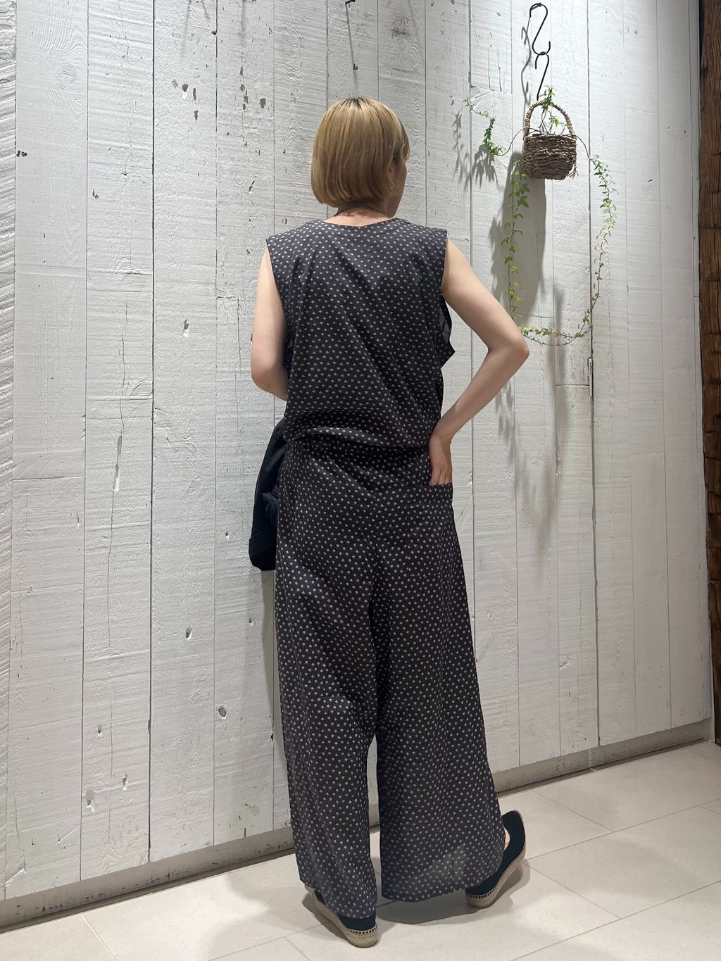 SOIL】 FLOWER PRINT NO/SL OVERALLSのコーディネートスナップ（K.M