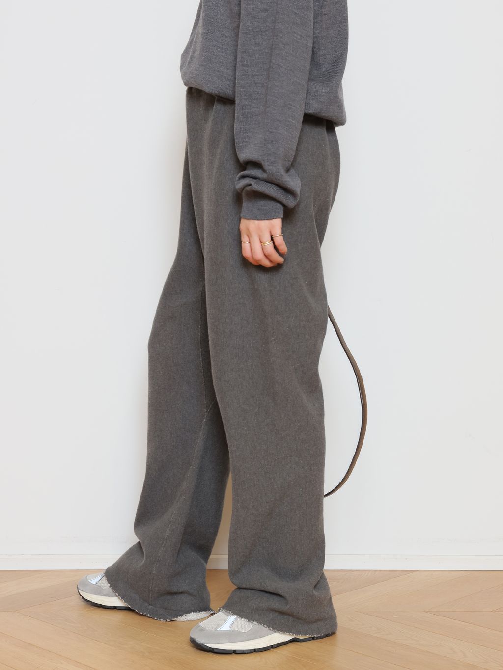 WISH クルーネックプルオーバーのコーディネートスナップ（HASE