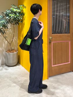 ダブルポケットVネックオールインワンのコーディネートスナップ