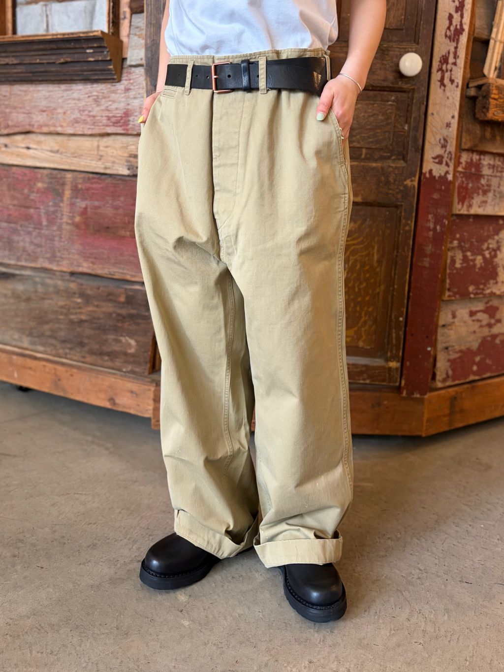 chimala】DYED BLACK CANVAS VESTのコーディネートスナップ（Y.S