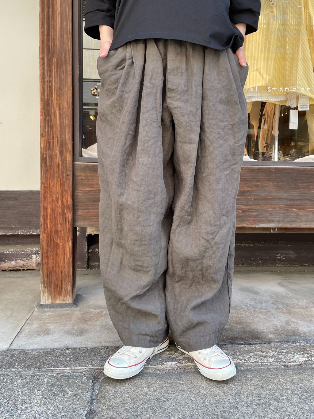 リネンヘリンボンタックイージーパンツのコーディネートスナップ（A.Y