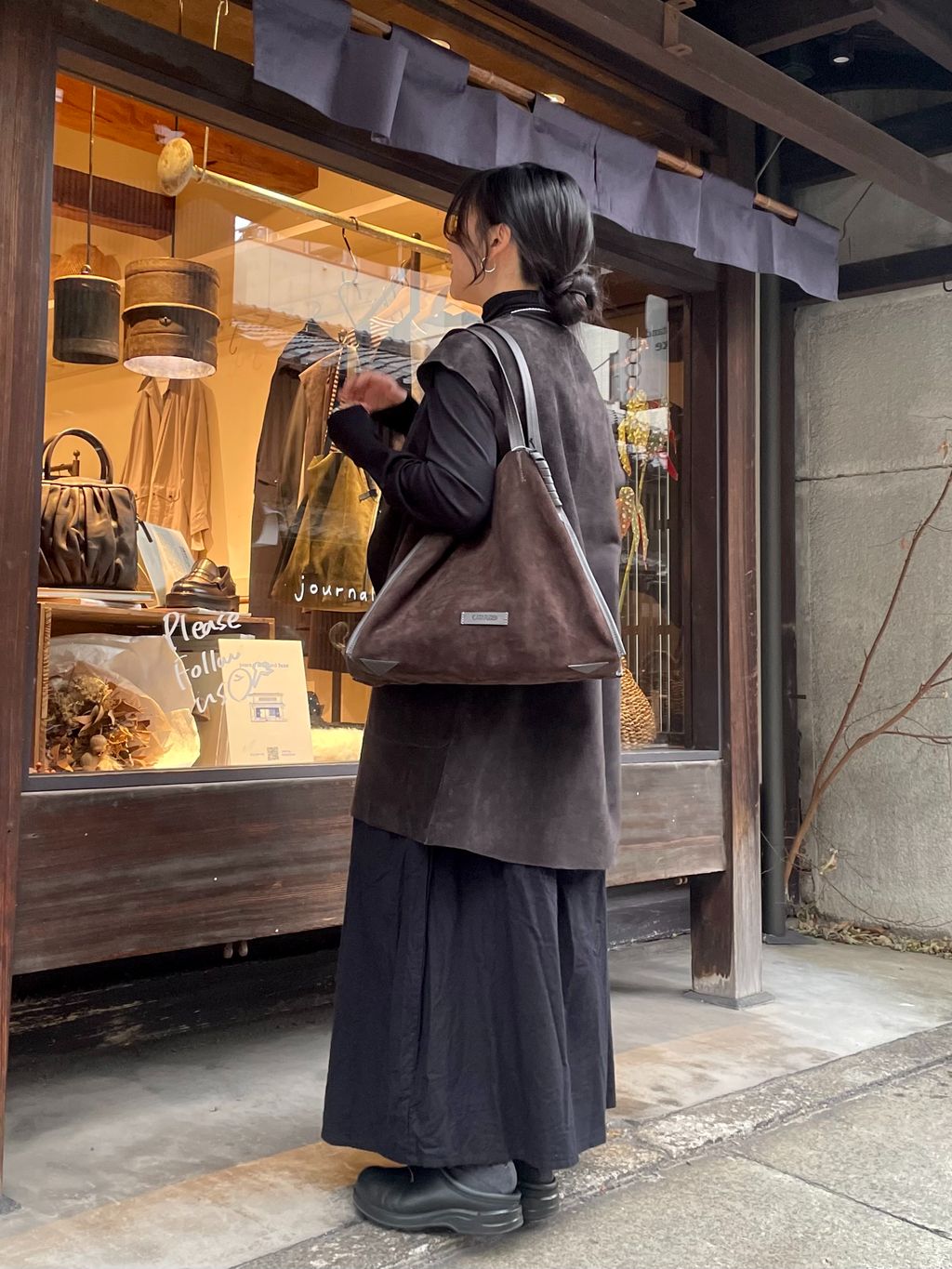 スウェードベストのコーディネートスナップ（R.T）｜journal standard