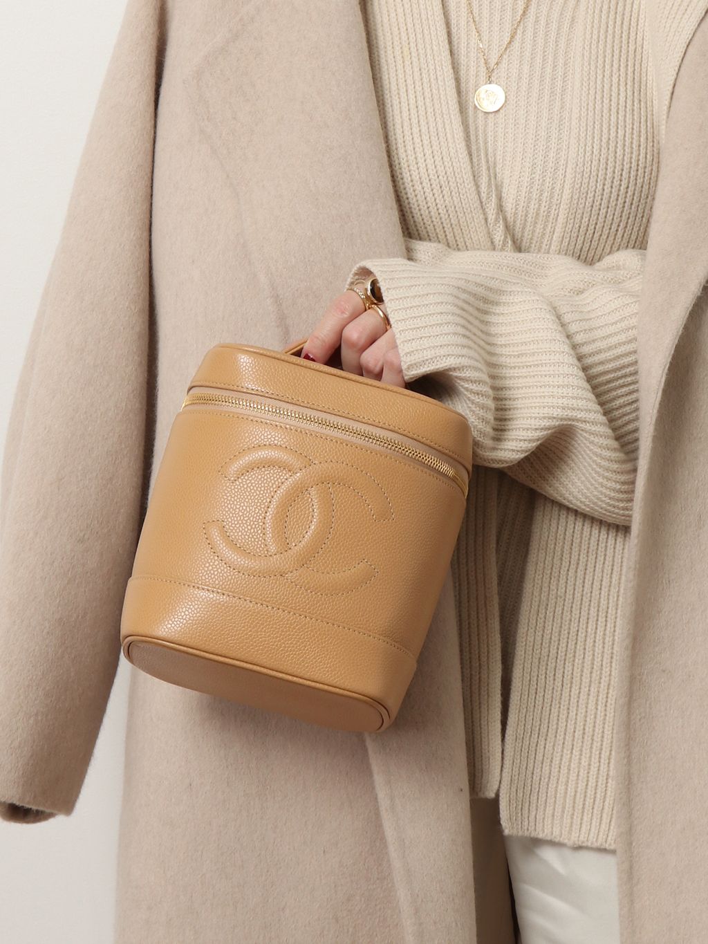 VINTAGE CHANEL/シャネル】 バニティバッグのコーディネートスナップ