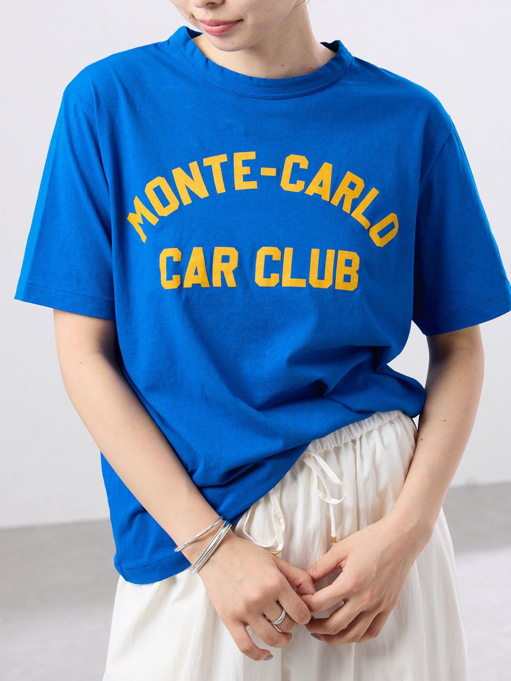 BLACK フロッキーロゴプリントTシャツのコーディネートスナップ（Satou