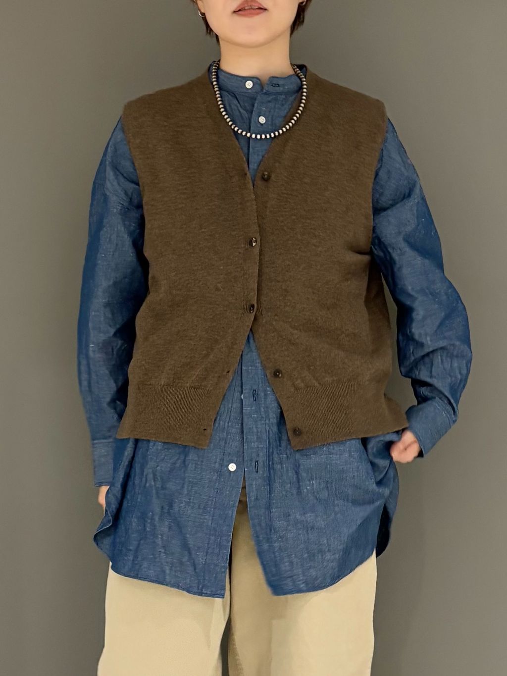 CORDERA】 MERINO WOOL LACE WAISTCOAT TAUPEのコーディネートスナップ