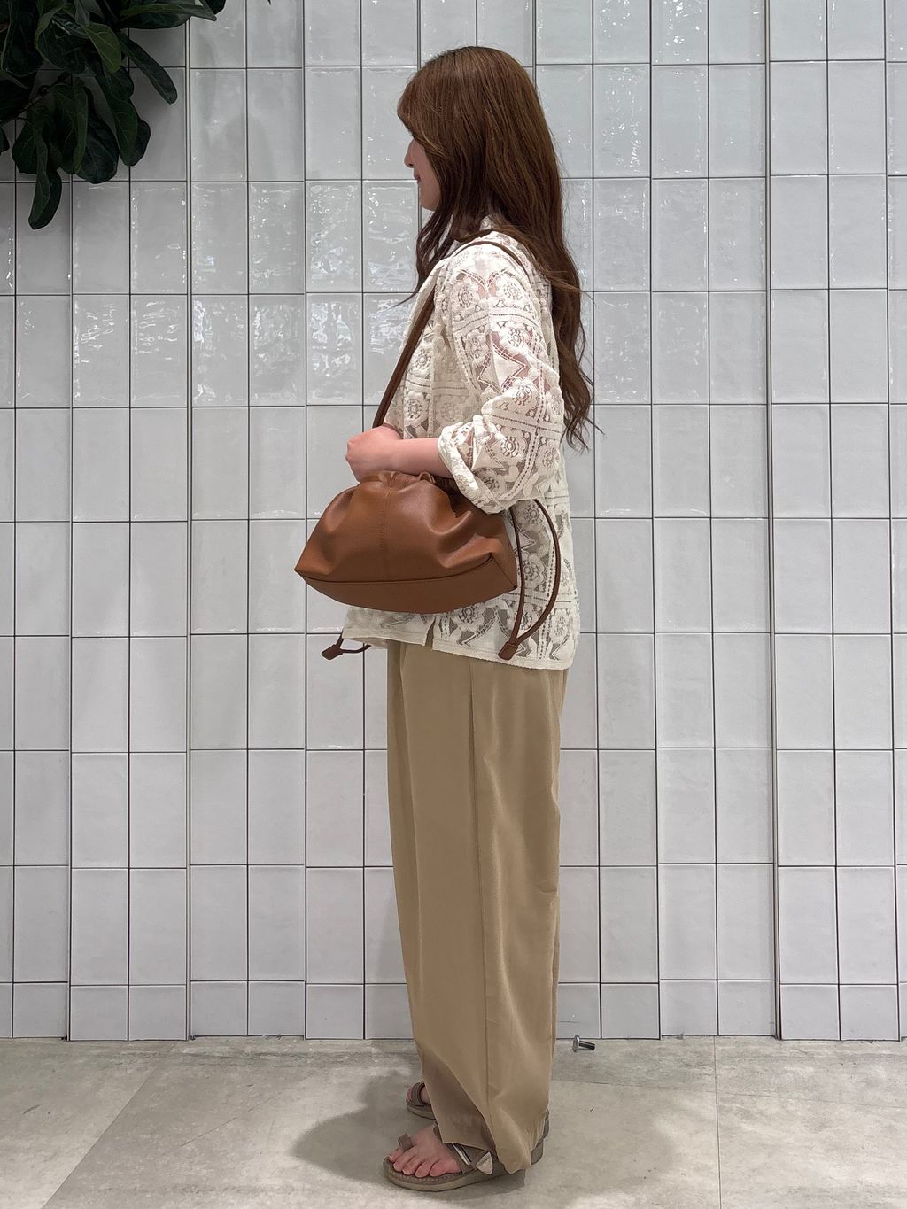 手洗い可 / レースembroideryシャツのコーディネートスナップ（ユイ