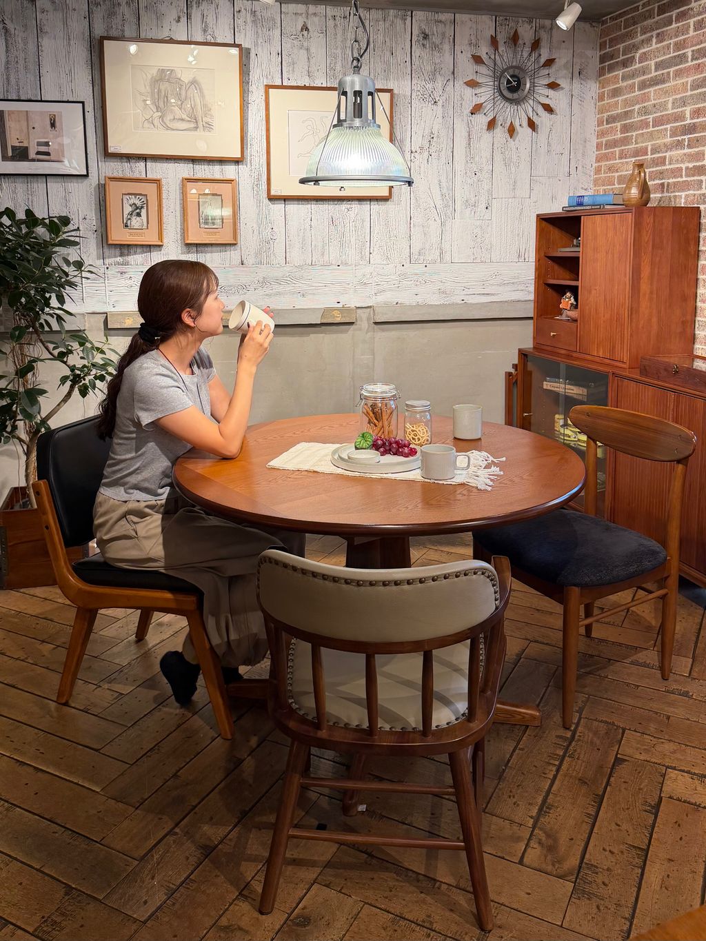 JOURNAL STANDARD FURNITURE