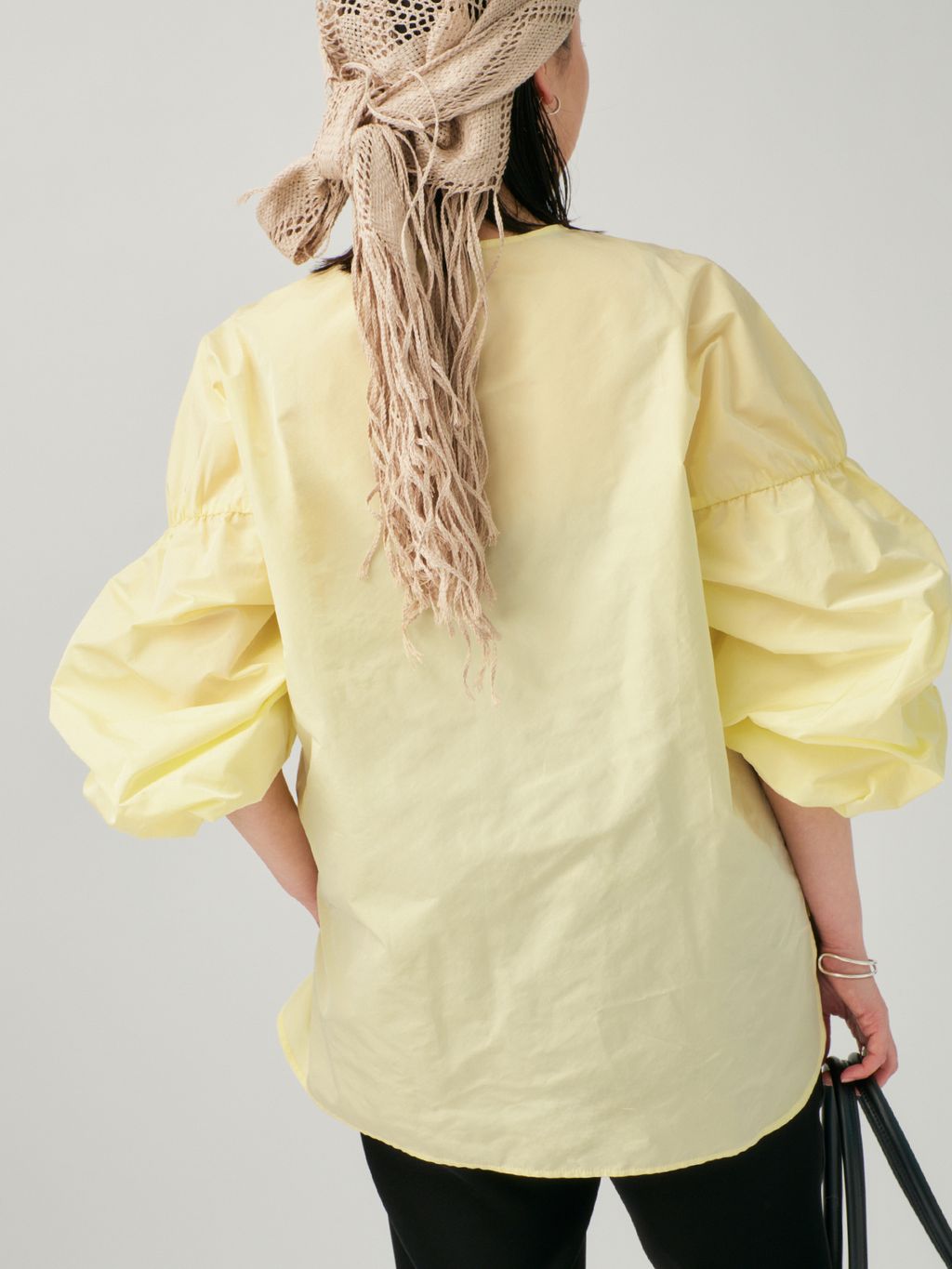 予約》SAQUI サキ Lemon Taffeta ブラウス 26SS12のコーディネート