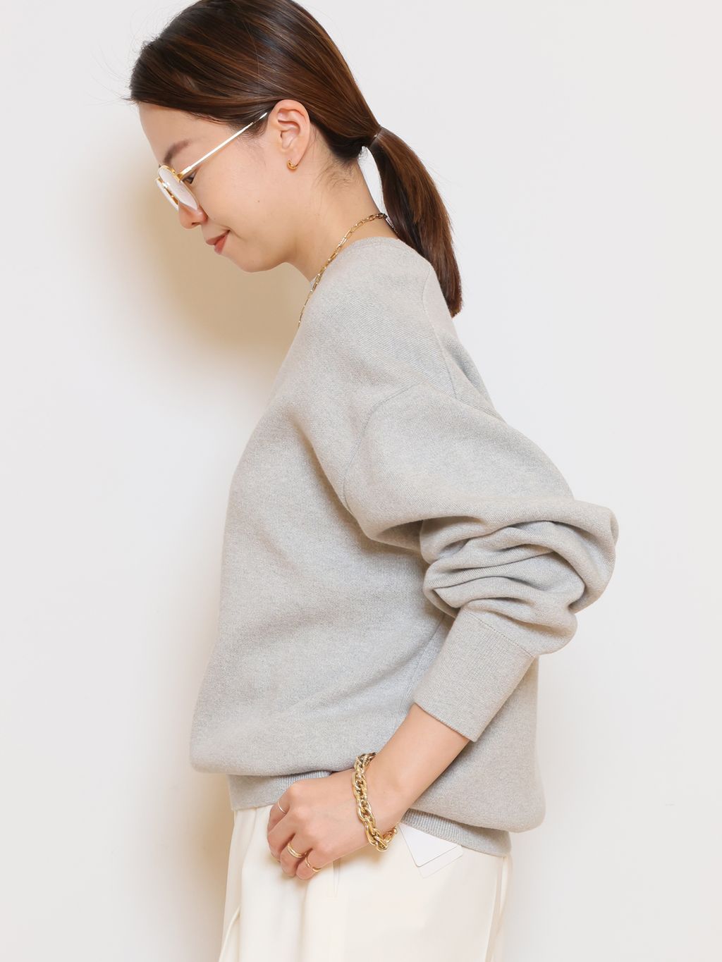 美品☆ミューズドゥドゥーズィーエムクラス リブ Vネックプルオーバー アイボリー SMOOTH TOP クルーネック プルオーバーのコーディネートスナップ（HASE