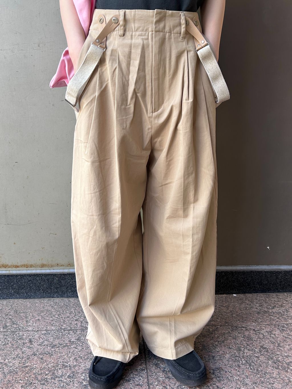 手洗い可 / セルロースチノサスペンダータックトラウザーの