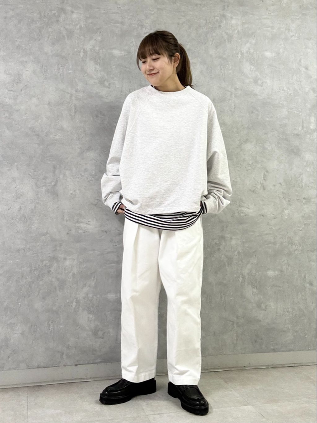 予約》【COGTHEBIGSMOKE】KAYA TUCKED HEM TOPのコーディネート