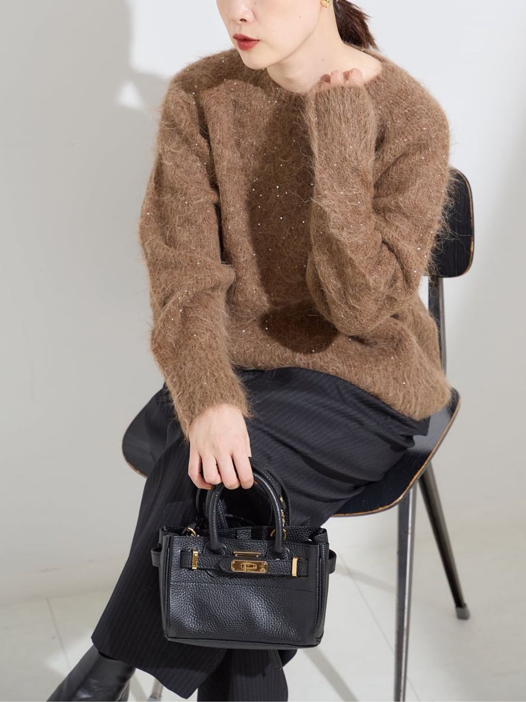 アルパカMIXスパンコールプルオーバーのコーディネートスナップ