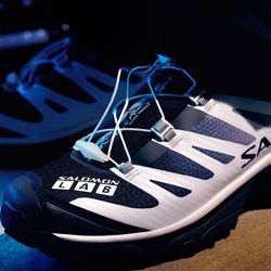 日本限定企画の SALOMON 