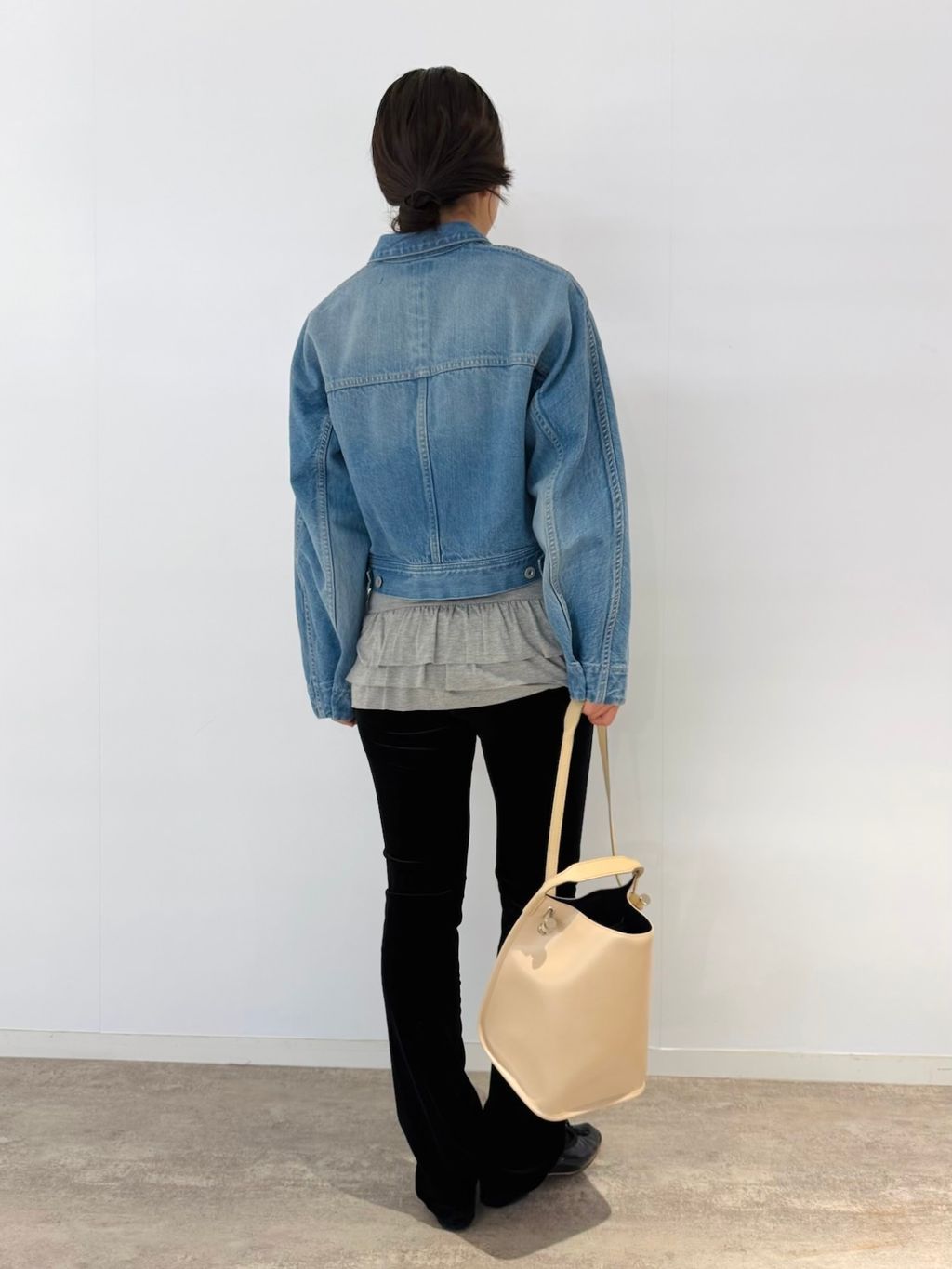 予約》curve sleeve denim jacketのコーディネートスナップ（miyu