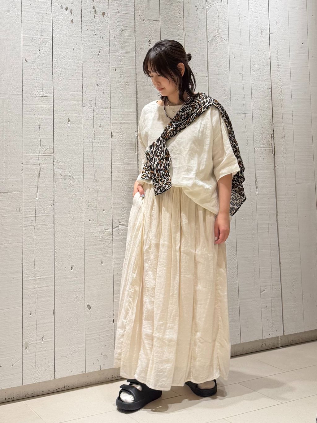 ARMEN】LINEN PLAIN BOAT NECK S/SL PULLのコーディネートスナップ（AT 
