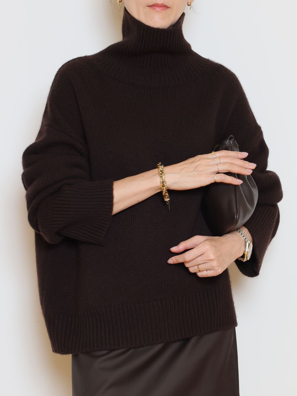 R2W/アールツーダブリュー】 CASHMERE タートルネックニットの