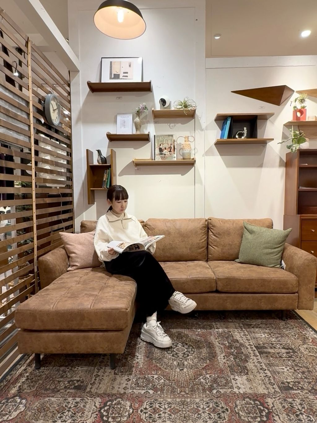 JOURNAL STANDARD FURNITURE