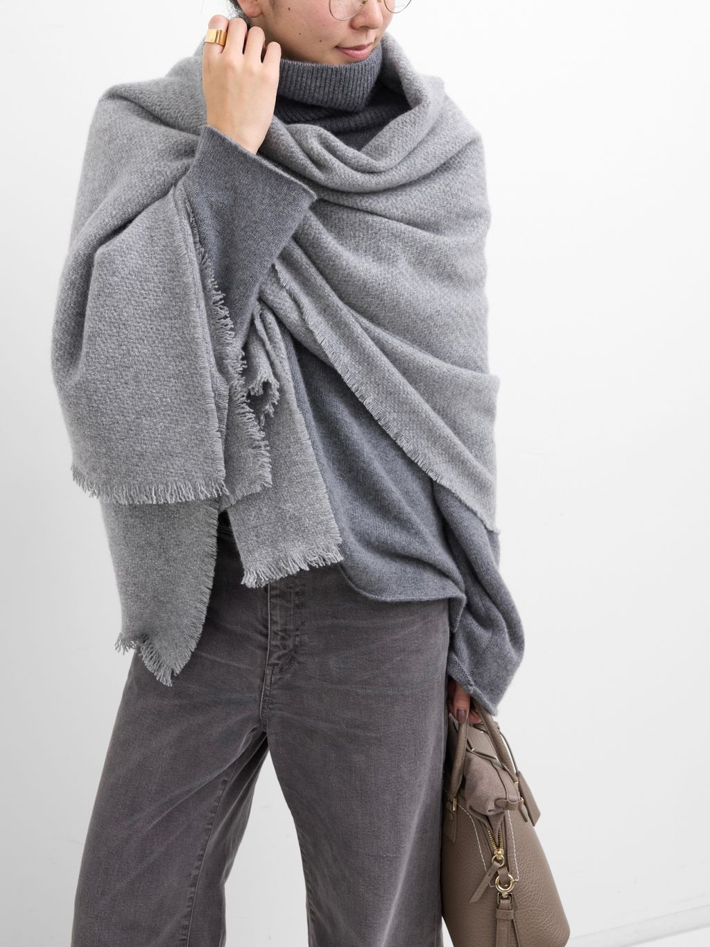 ALONPI/アロンピ】CASHEMERE STOLEのコーディネートスナップ（BUYER.N