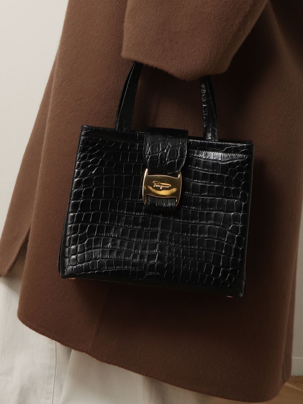 VINTAGE FERRAGAMO/フェラガモ】 Vara ハンドバッグのコーディネート