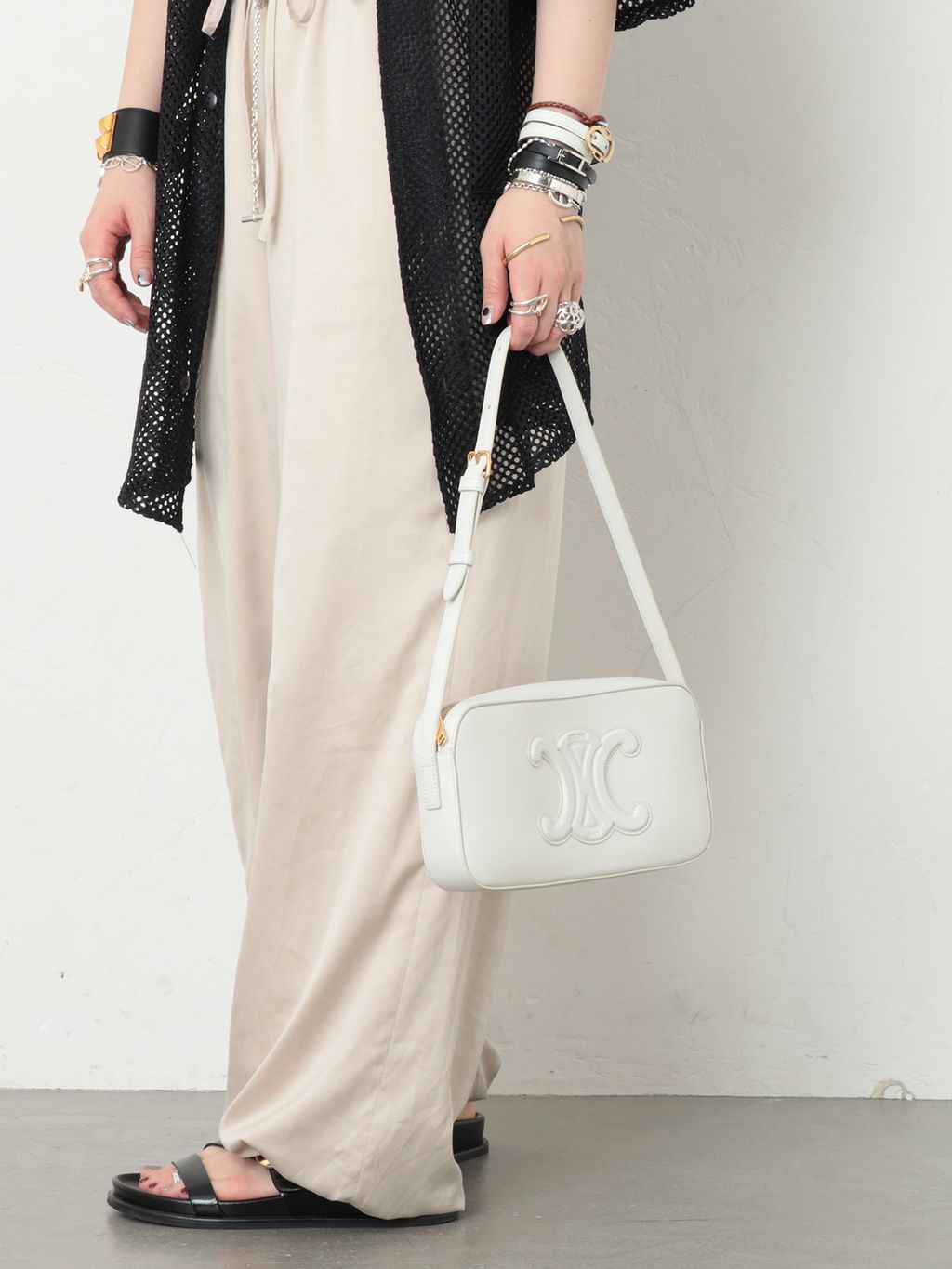 CELINE/セリーヌ】 Cuir triomphe camera bagのコーディネートスナップ