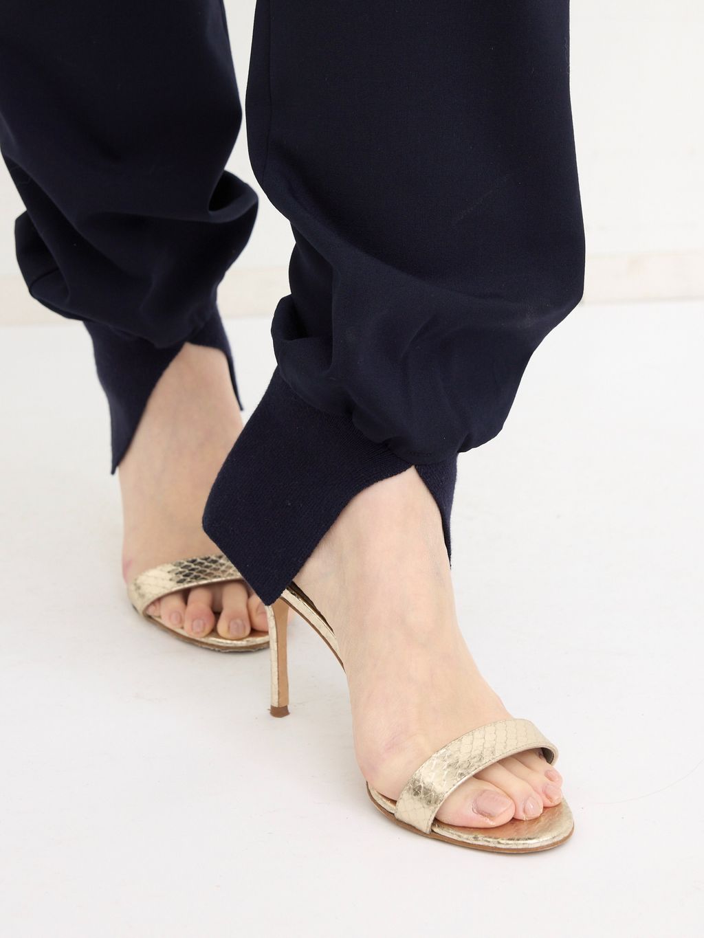 COL PIERROT/コル ピエロ】 Back Zip V-neck Blouseのコーディネート