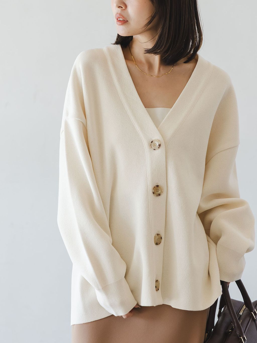 ファインハニカムVネックカーディガンのコーディネートスナップ