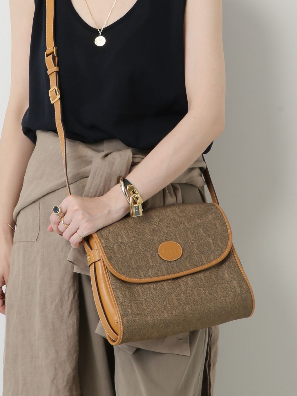 VINTAGE GUCCI/グッチ】ショルダーバッグ gg logoのコーディネート
