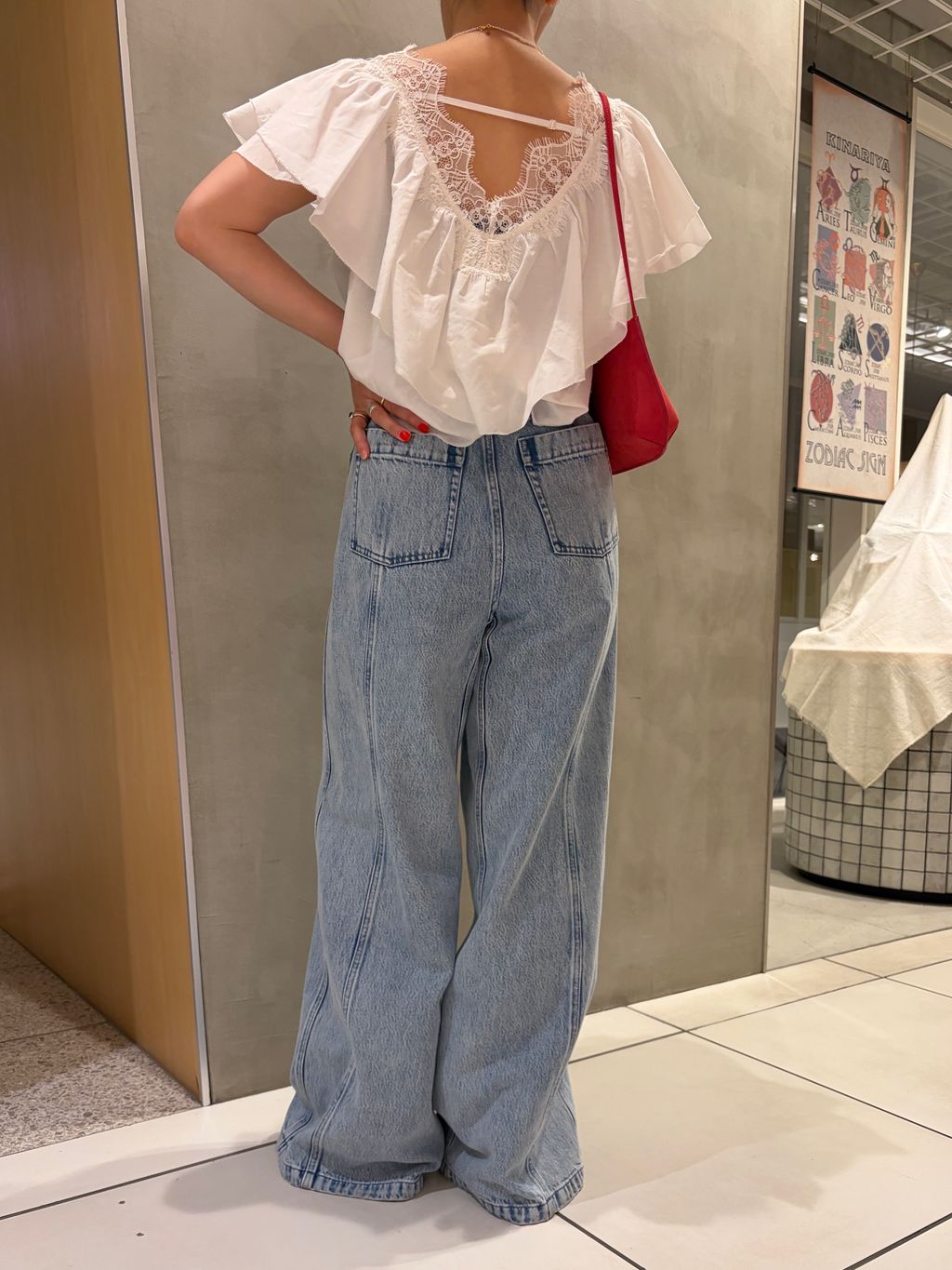 IENA LA BOUCLE レース Vネックブラウスのコーディネートスナップ