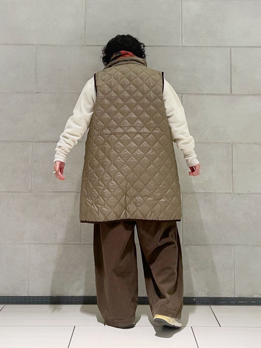 ARMEN 】 HIGH-NECK REVERSIBLE LONG VESTのコーディネートスナップ