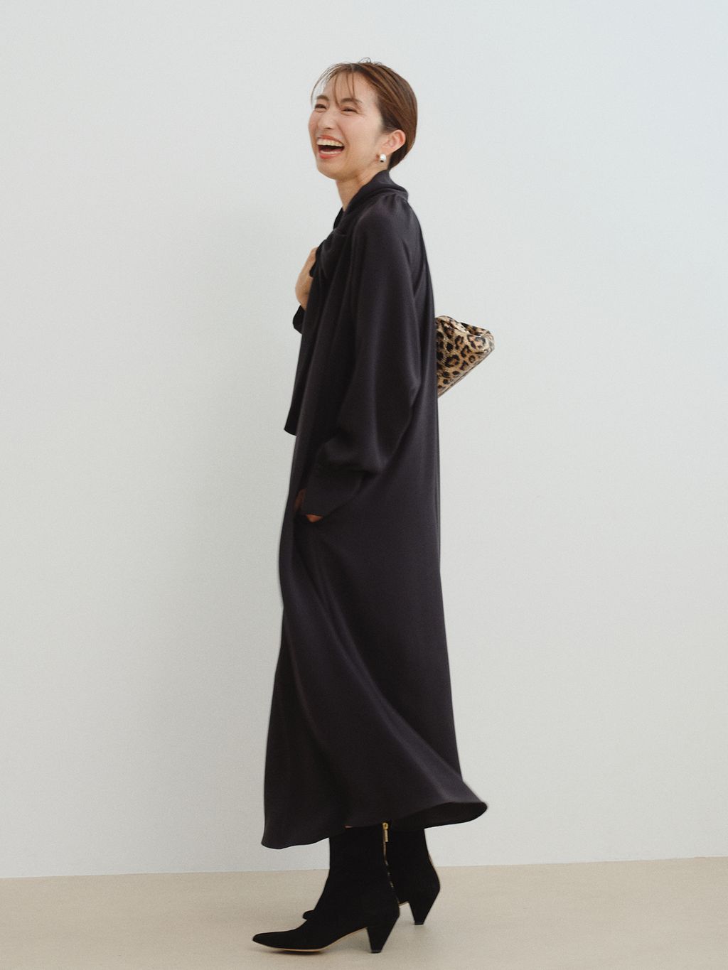 美品　HERMES 刺繍 シルク100% ボウタイワンピース ブラック34 追加3》2WAY ボウタイワンピースのコーディネートスナップ（S.Risa