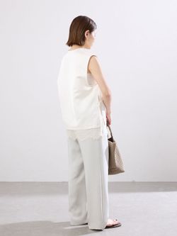 BLACK Vネックノースリーブブラウスのコーディネートスナップ（Suzy