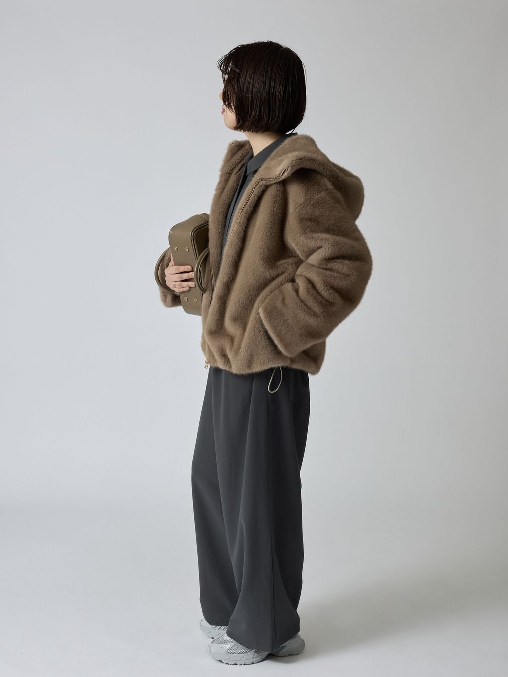 WEB限定/追加》FAKEファーフードブルゾンのコーディネートスナップ