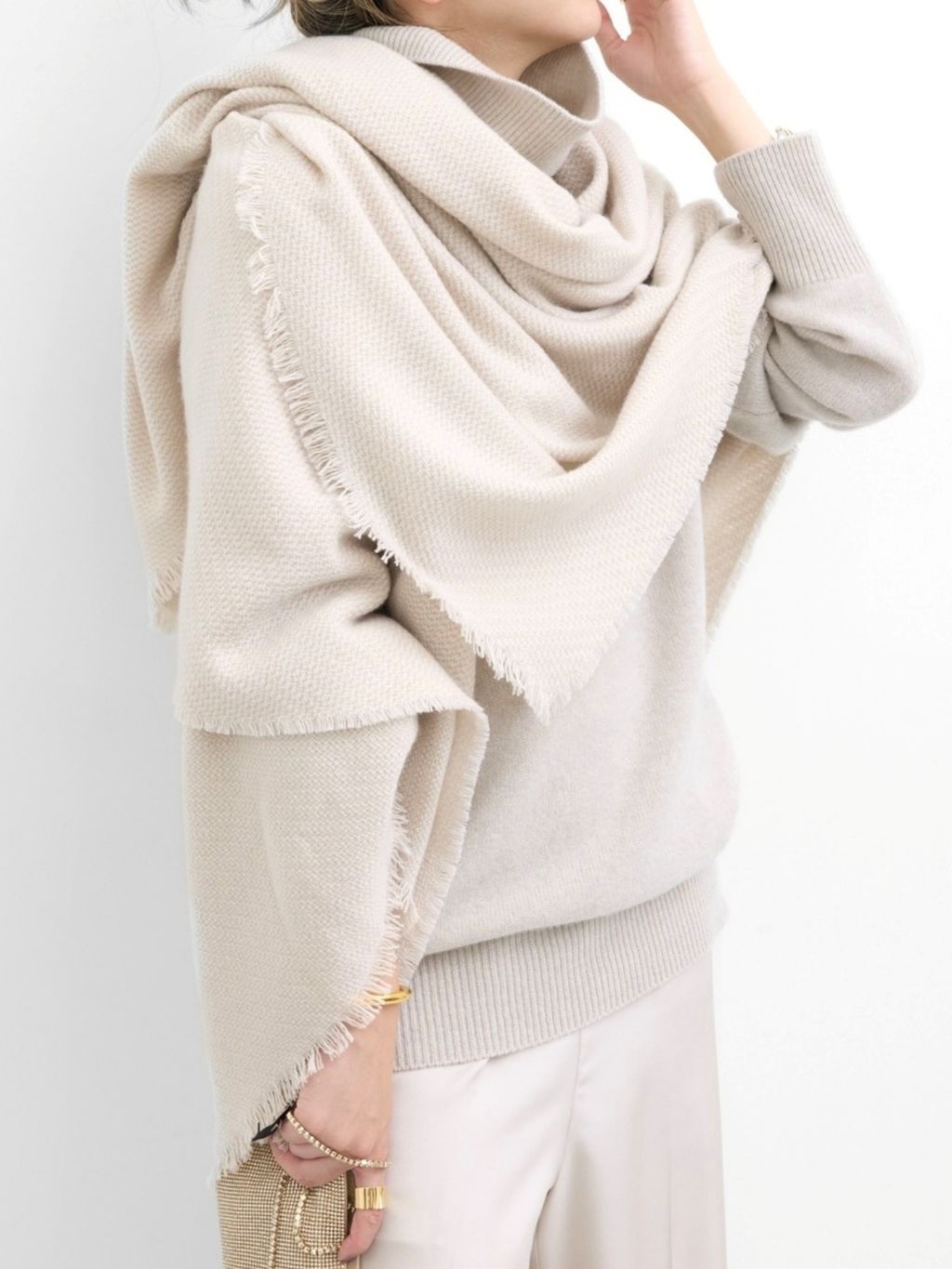 ALONPI/アロンピ】CASHEMERE STOLEのコーディネートスナップ（BUYER.N