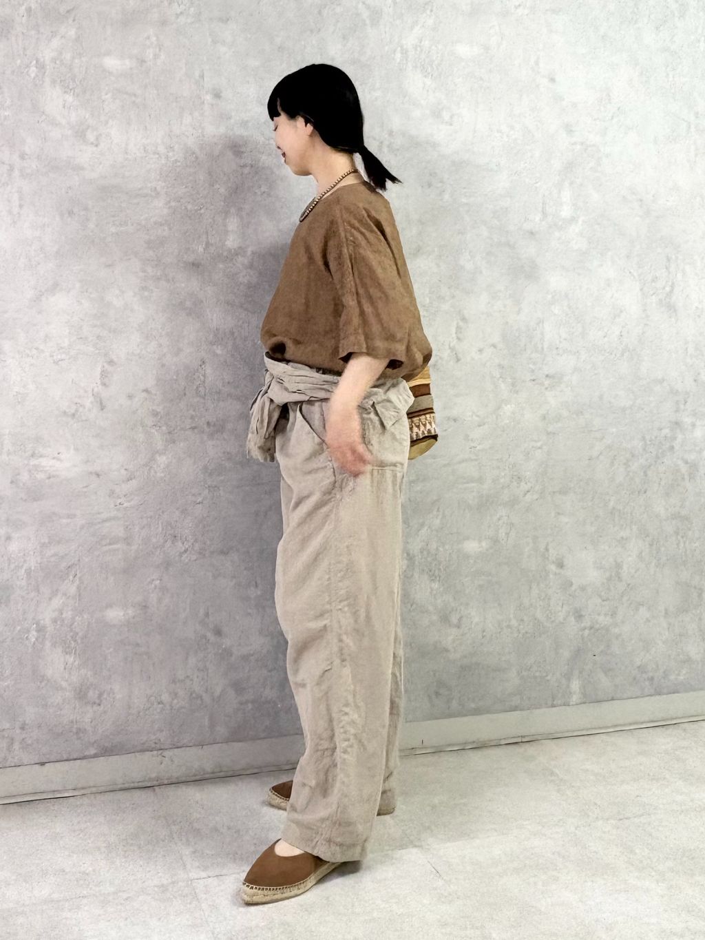 ARMEN】LINEN PLAIN BOAT NECK S/SL PULLのコーディネートスナップ 