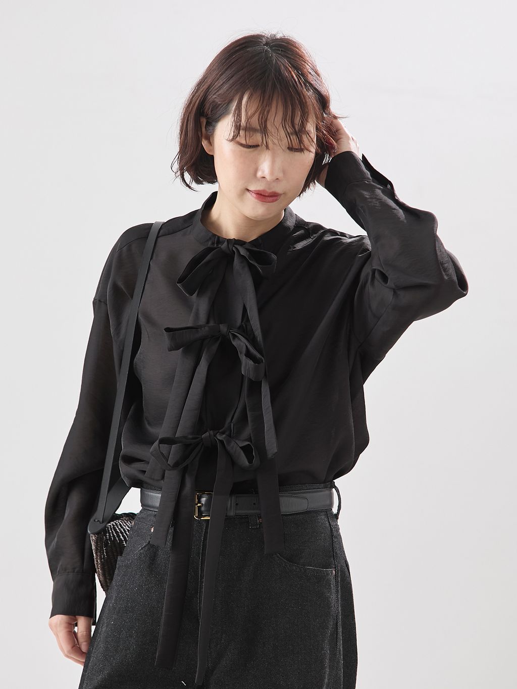 シアーサテンリボンブラウスのコーディネートスナップ（yasu