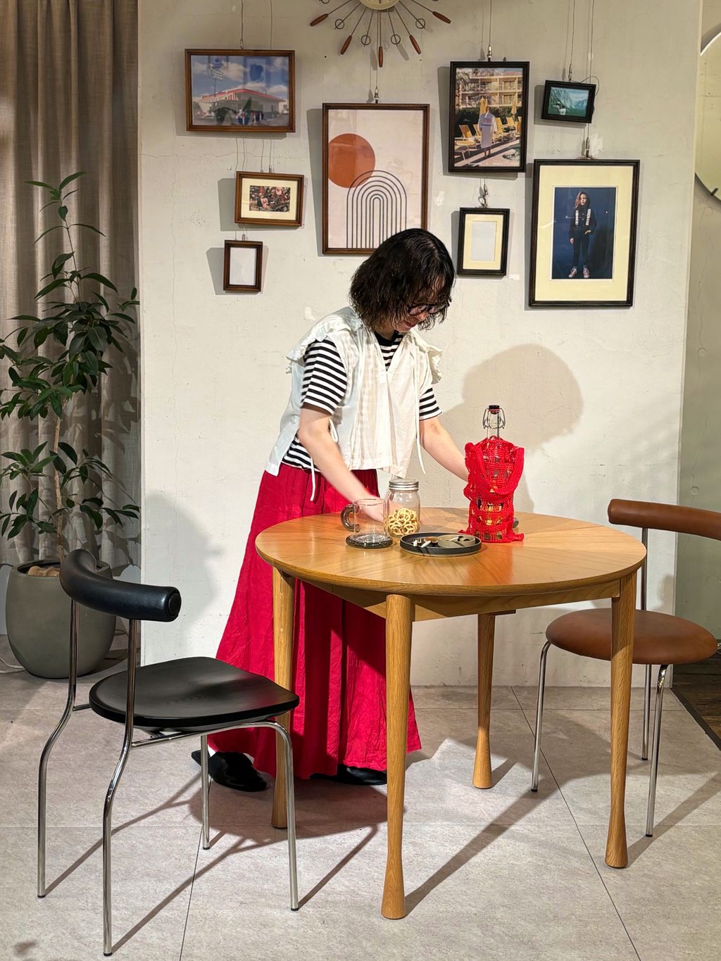大型商品》LIOR CHAIR WOOD BK リオール チェアのコーディネート