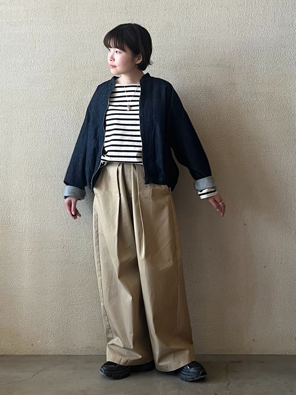 SUNDAY ハンサムチノパンツのコーディネートスナップ（A.D）｜journal