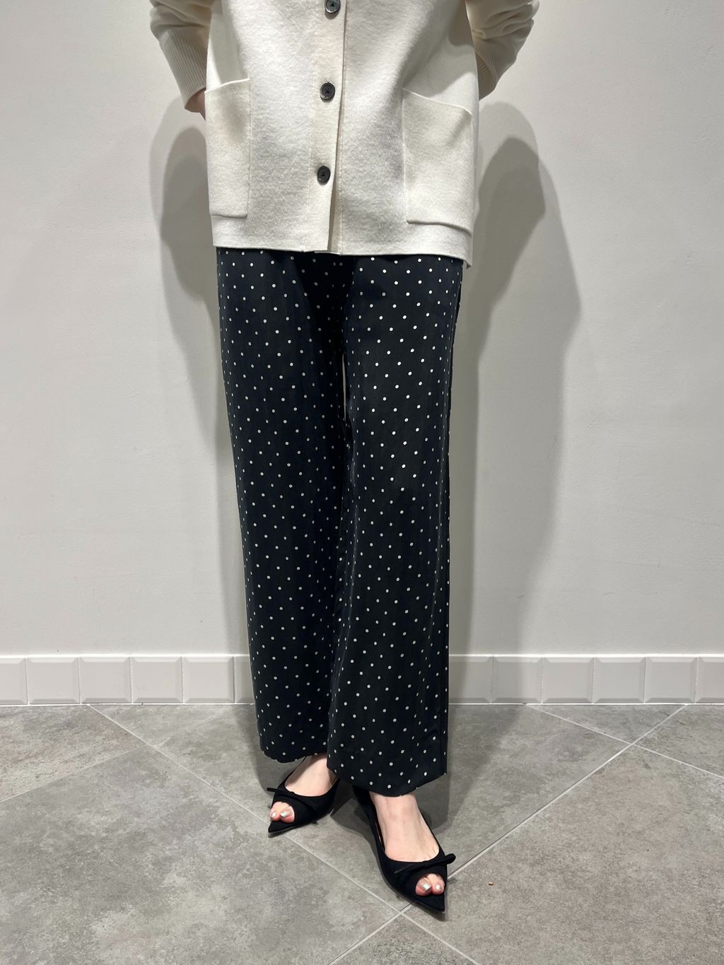 スーパーファインスムースVネックミドルカーディガンのコーディネート