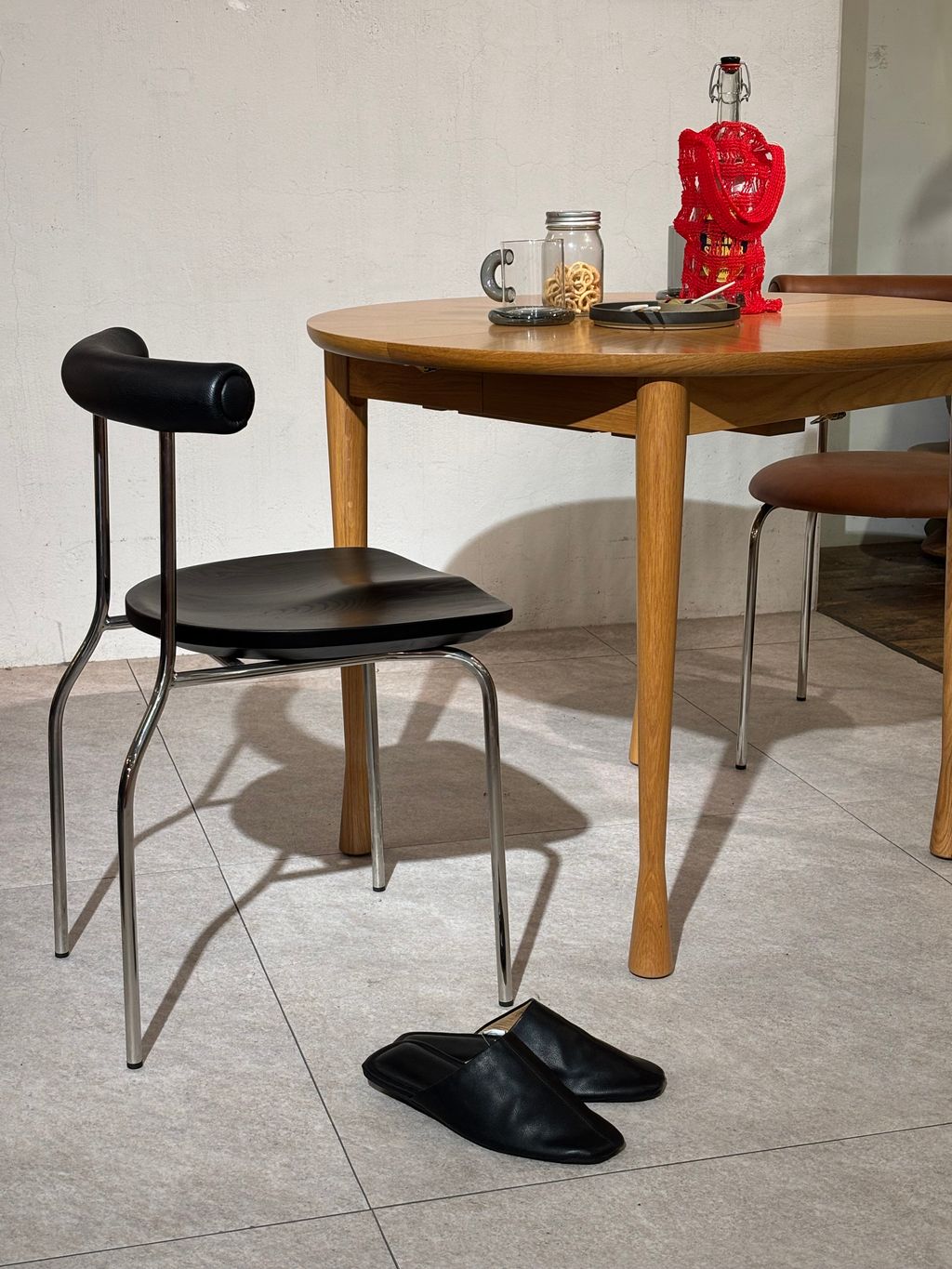 大型商品》LIOR CHAIR WOOD BK リオール チェアのコーディネート