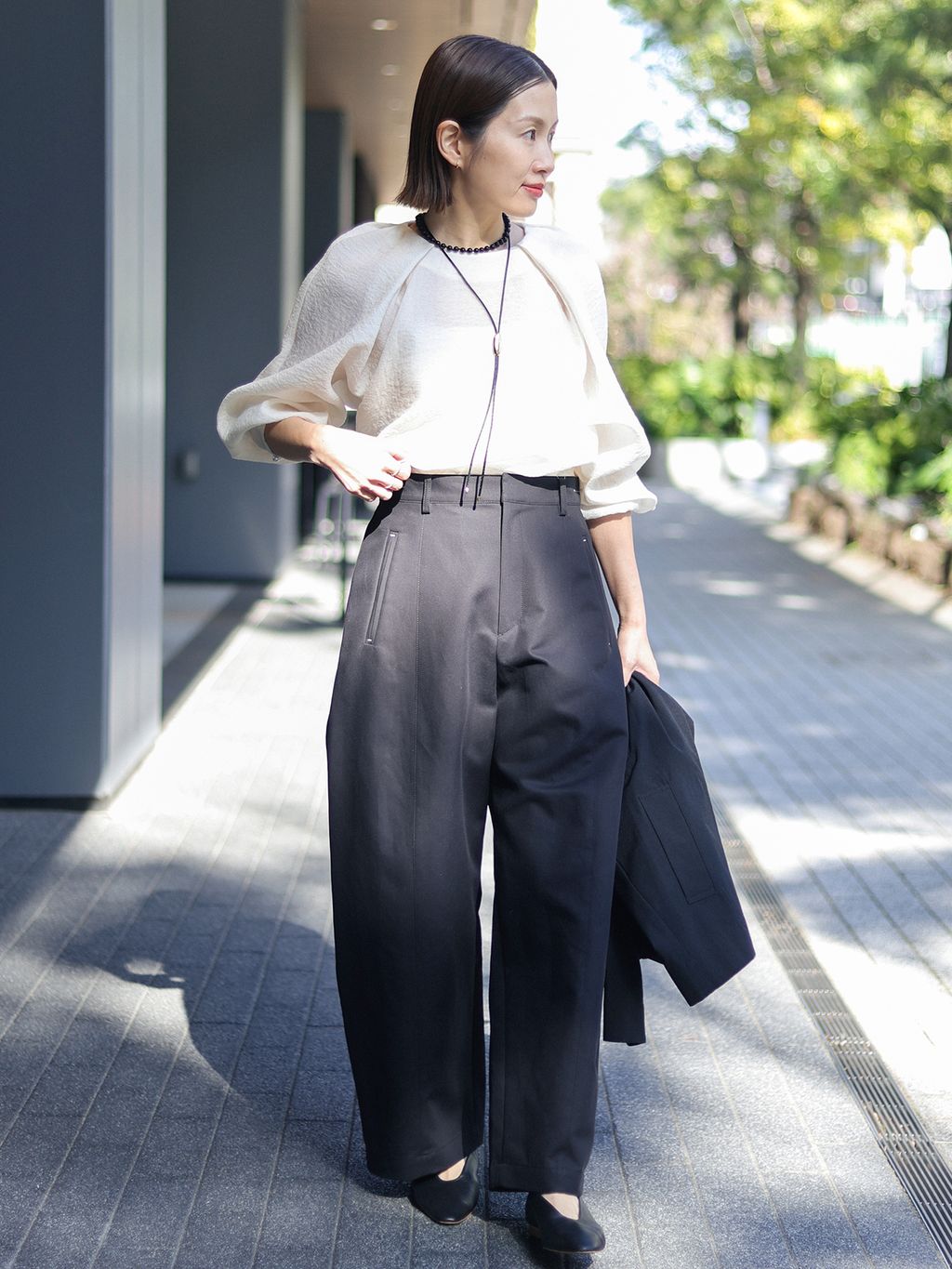&NAVY オーガンジージャガードタックブラウスのコーディネートスナップ 