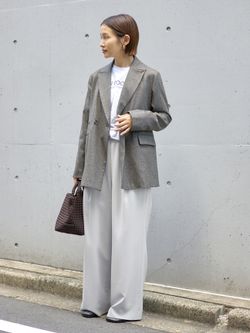 ウォッシャブル アセテートツイルタックパンツのコーディネート
