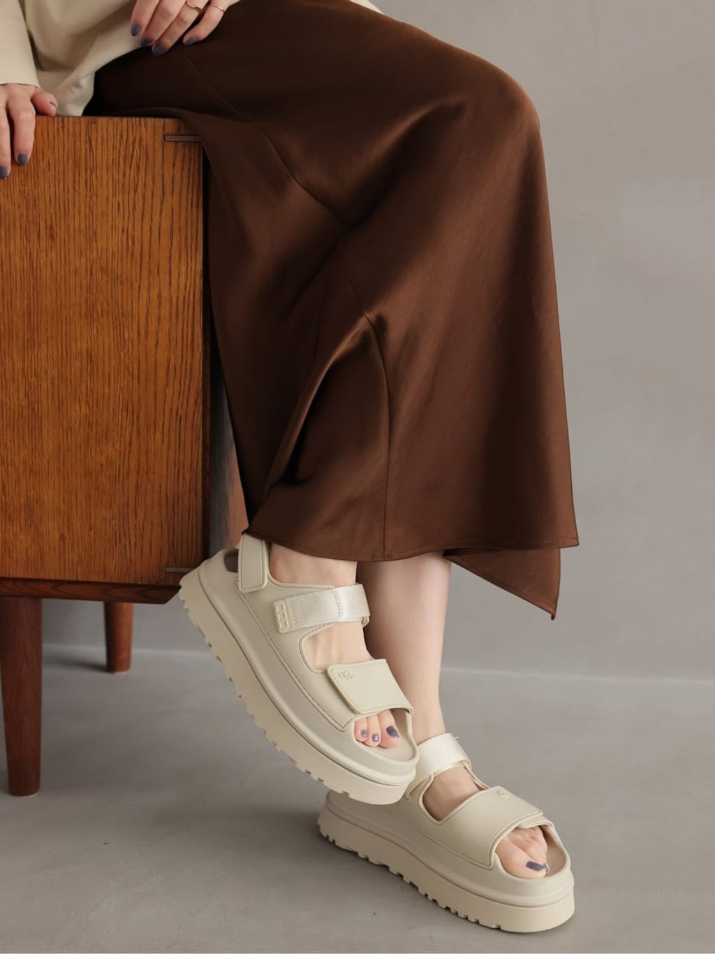 追加予約》［26SS新作］【UGG/アグ】W GOLDENGLOW 1152685：サンダルの