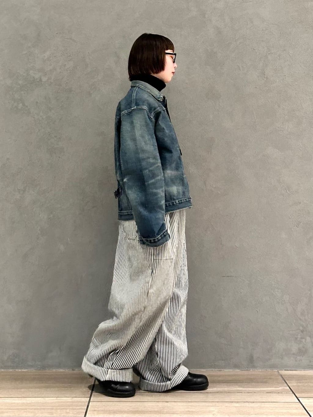 Journal　Standard　Luxe ヒッコリー　オーバーオール JANUARY】 オーバーオールのコーディネートスナップ（A.T）｜journal