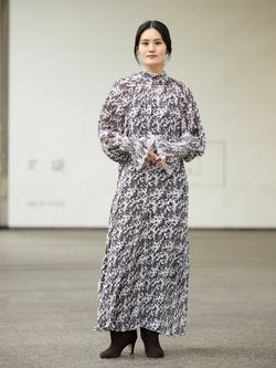 IENA LA BOUCLE プリントプリーツワンピースのコーディネートスナップ